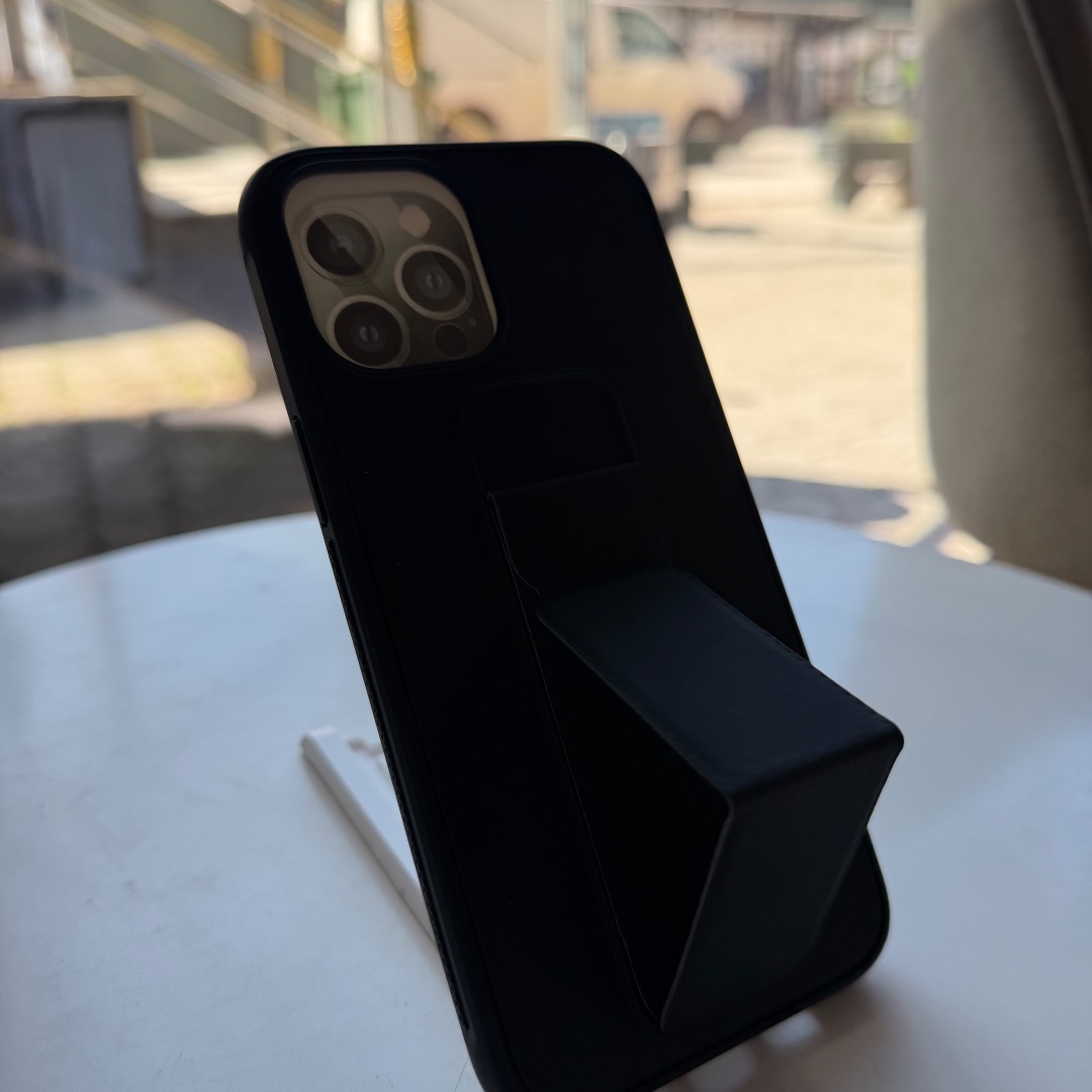 case iphone 12 pro max black stand